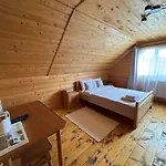 White House ヤブルニツァ